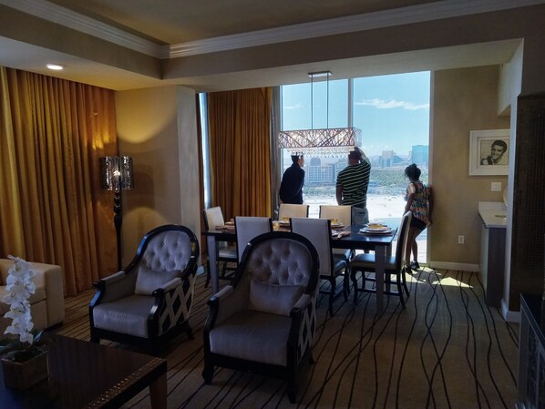 Enjoy a city view from the comfort of your room, featuring a dining area, seating space, and a stylish design.