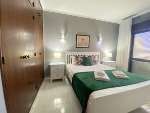 2 habitaciones, tabla de planchar con plancha y wifi gratis 