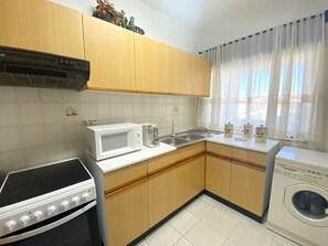 Refrigerador, microondas, horno y lavavajillas 