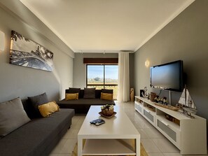 TV - ALBUFEIRA CENTRAL 8 by HOMING (Albufeira)