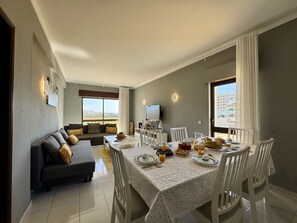 Dining - ALBUFEIRA CENTRAL 8 by HOMING (Albufeira)