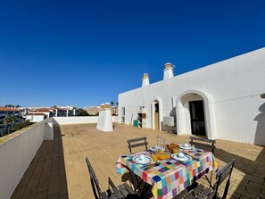 Outdoor dining - ALBUFEIRA CENTRAL 8 by HOMING (Albufeira)