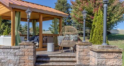 VellaVue Luxury Estate: Private Indoor Pool, Sauna, Gym & Theater – Sleeps 20