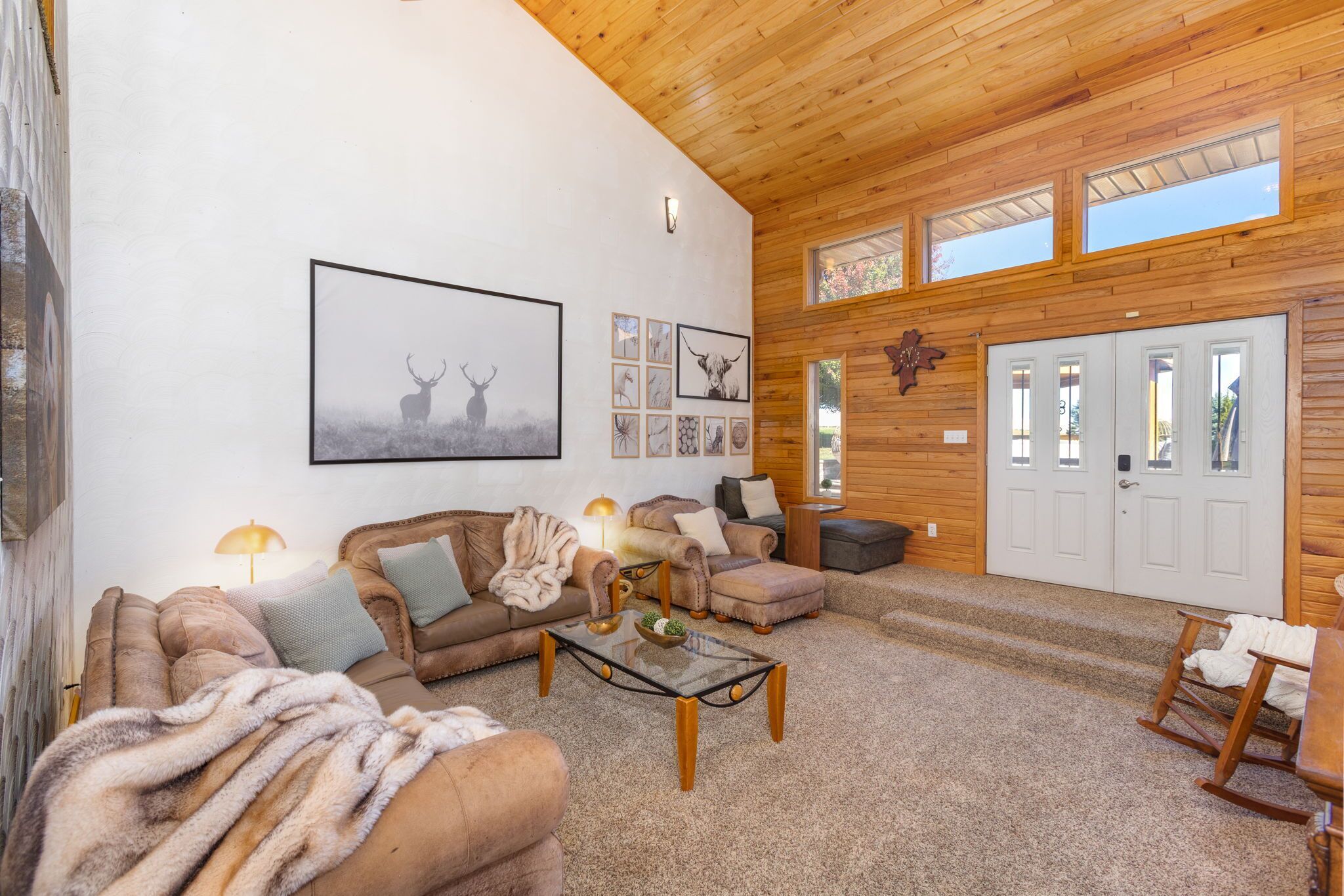 Smart-TV, Kamin, Videospiele, DVD-Player