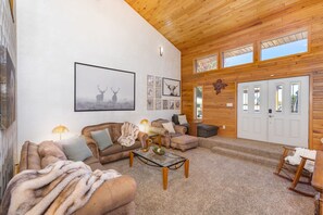 تلفزيون ذكي، مدفأة، ألعاب فيديو، مشغل دي في دي