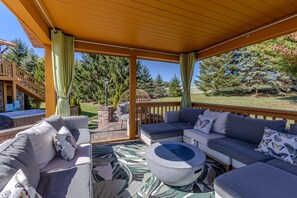 Terrace/patio - VellaVue Luxury Estate: Private Indoor Pool, Sauna, Gym & Theater – Sleeps 20 (Friendsville)