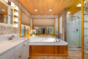 Jetted tub, hair dryer, bidet, towels