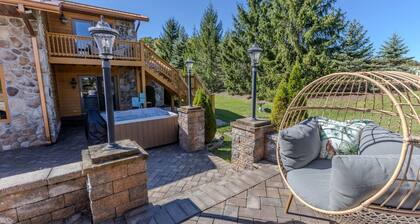 VellaVue Luxury Estate: Private Indoor Pool, Sauna, Gym & Theater – Sleeps 20