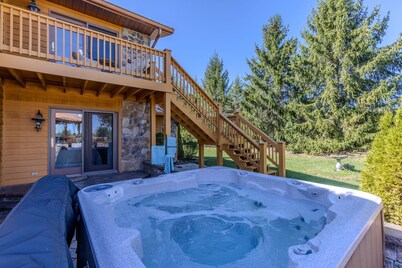 Deep Creek Serenity Retreat: Heated Pool, Patio, Hot Tub, Sauna, Gym, Game Room