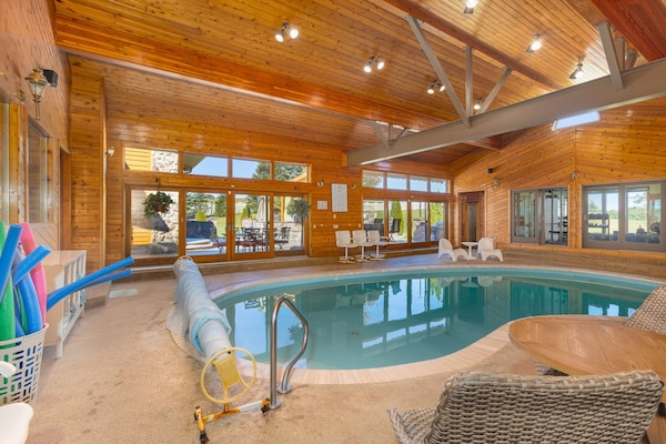 Huge 34*42 ft pool room with 17 ft high ceiling