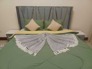 2 habitaciones, tabla de planchar con plancha, wifi y ropa de cama