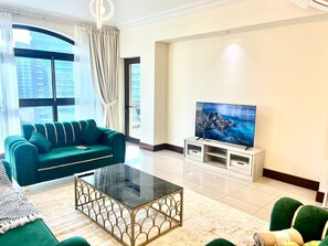 Smart TV - 2Bedroom Palm Jumeirah luxury Stay At Golden Mile 10 (Dubai)