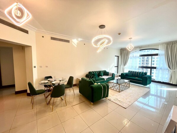 Smart TV - 2Bedroom Palm Jumeirah luxury Stay At Golden Mile 10 (Dubai)