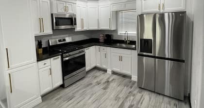 Ultra Modern 2 Bedroom 2 Bath Home Centrally Located!