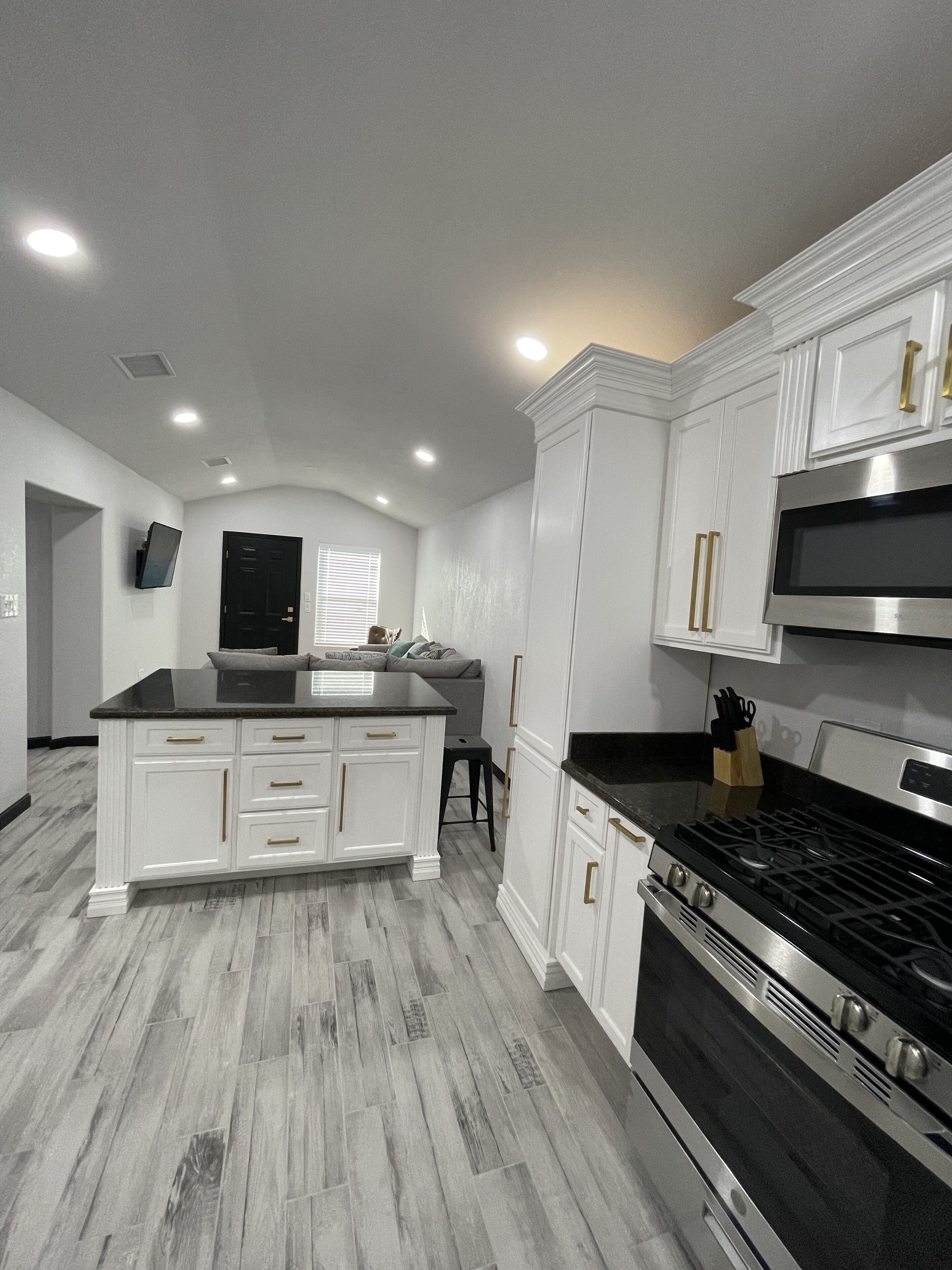 Refrigerador, microondas, horno y parrilla de estufa 