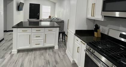 Ultra Modern 2 Bedroom 2 Bath Home Centrally Located!