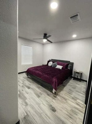 2 bedrooms, iron/ironing board, free WiFi, bed sheets - Ultra Modern 2 Bedroom 2 Bath Home Centrally Located! (Del Rio)