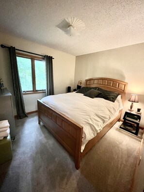 3 Schlafzimmer, Schreibtisch, Bügeleisen/Bügelbrett, Reisekinderbett