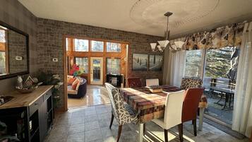 Smart TV, fireplace, books, computer monitors