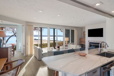 Beachy Keen - Charming Condo on Sutton Bay