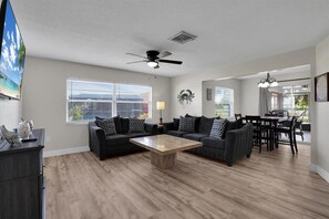 Een smart-tv en een open haard