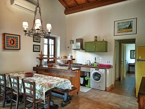 2 bedrooms, down comforters, in-room safe, individually furnished