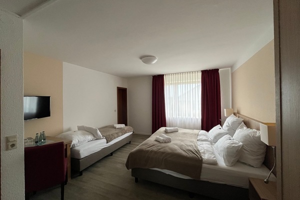 Standard-Dreibettzimmer | Schreibtisch, kostenloses WLAN