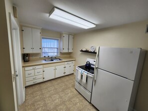 Microwave, oven, stovetop - Wesley House Upper Unit, Free on site parking! Short walk to Mayo Clinic (Rochester)