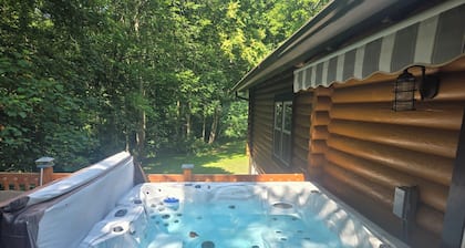 Luxury,Log Cabin 65ac. of private forest, trails,sauna,hot-tub. Baughman Park.