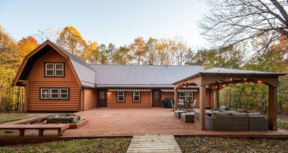 Luxury, log Cabin 65ac. of private forest, trails,sauna,hut tub. Baughman Park.