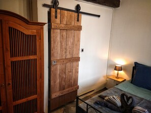 1 habitación, wifi gratis y ropa de cama