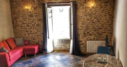 Renovated apartment in a stone building in a quiet street of the town center.