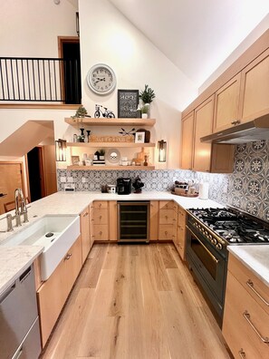 Fridge, microwave, oven, stovetop - Dover Bay Bungalow (Dover)