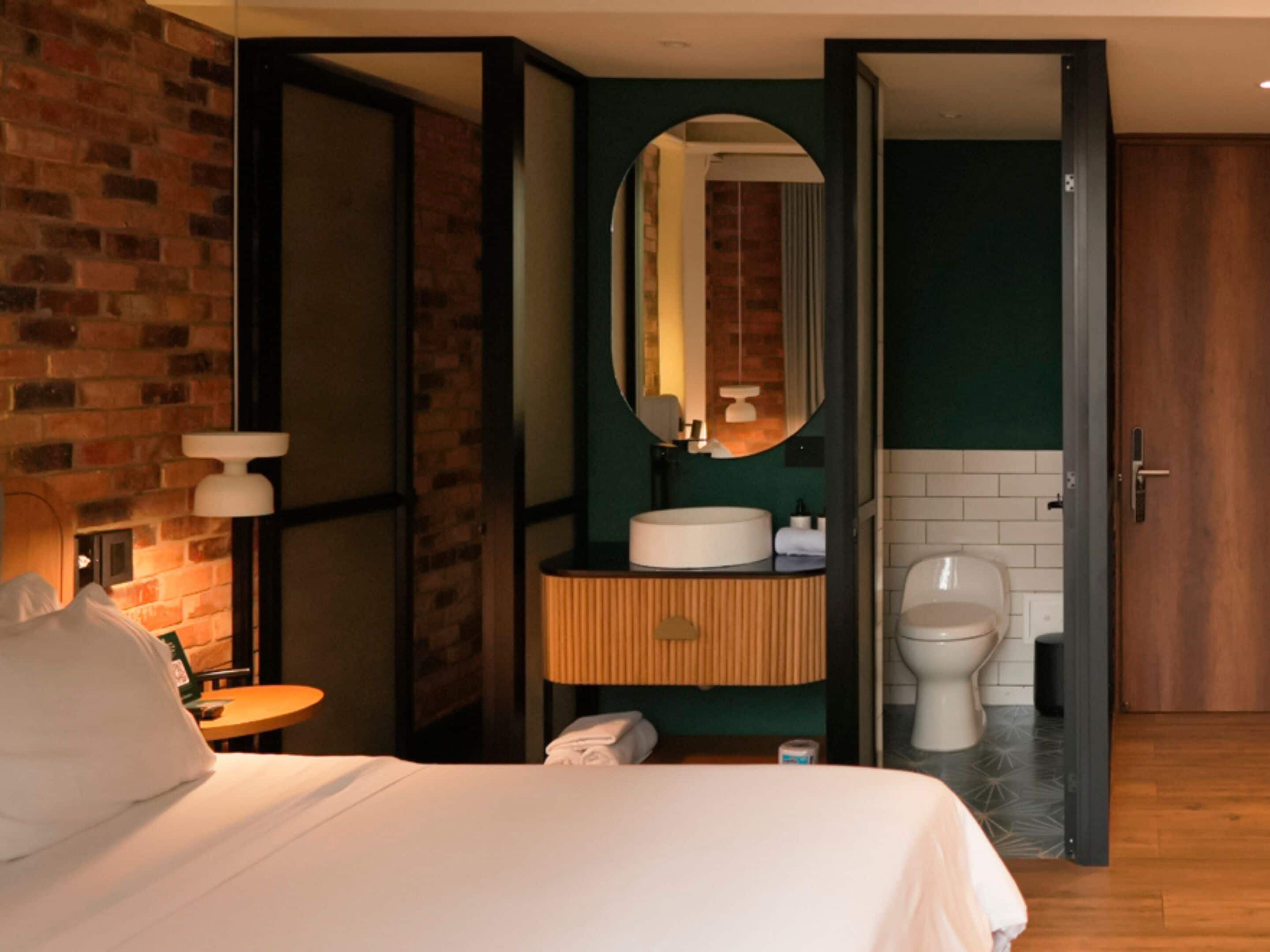 Standard Room | Bathroom | Shower, rainfall showerhead, hair dryer, slippers