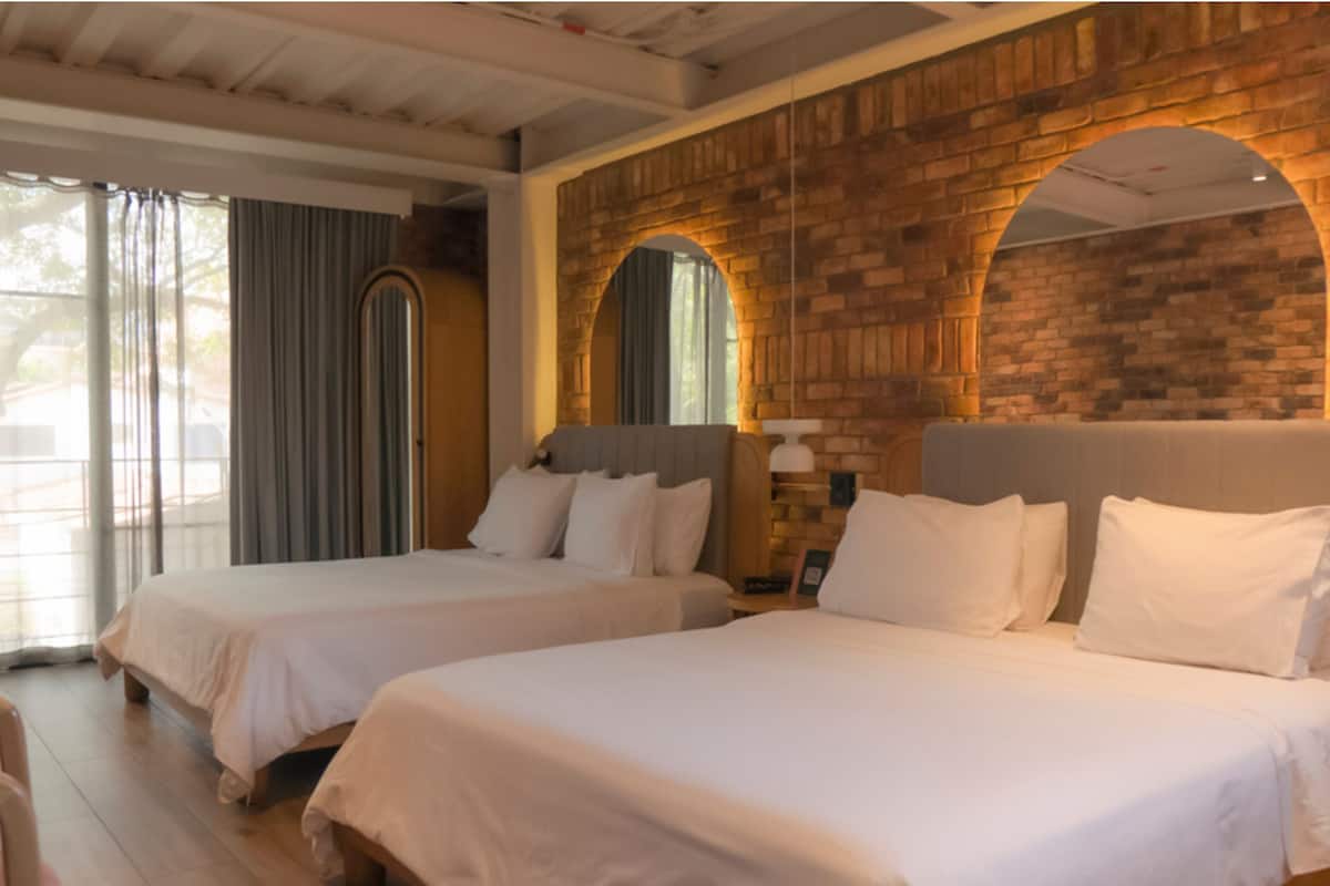 Kamar Double Premier | 1 kamar tidur, brankas, meja kerja, dan ruang kerja ramah laptop
