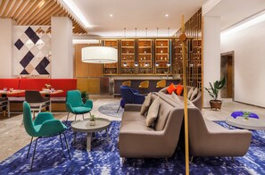 2 bars/lounges - Holiday Inn Express Kathmandu Naxal by IHG (Kathmandu)