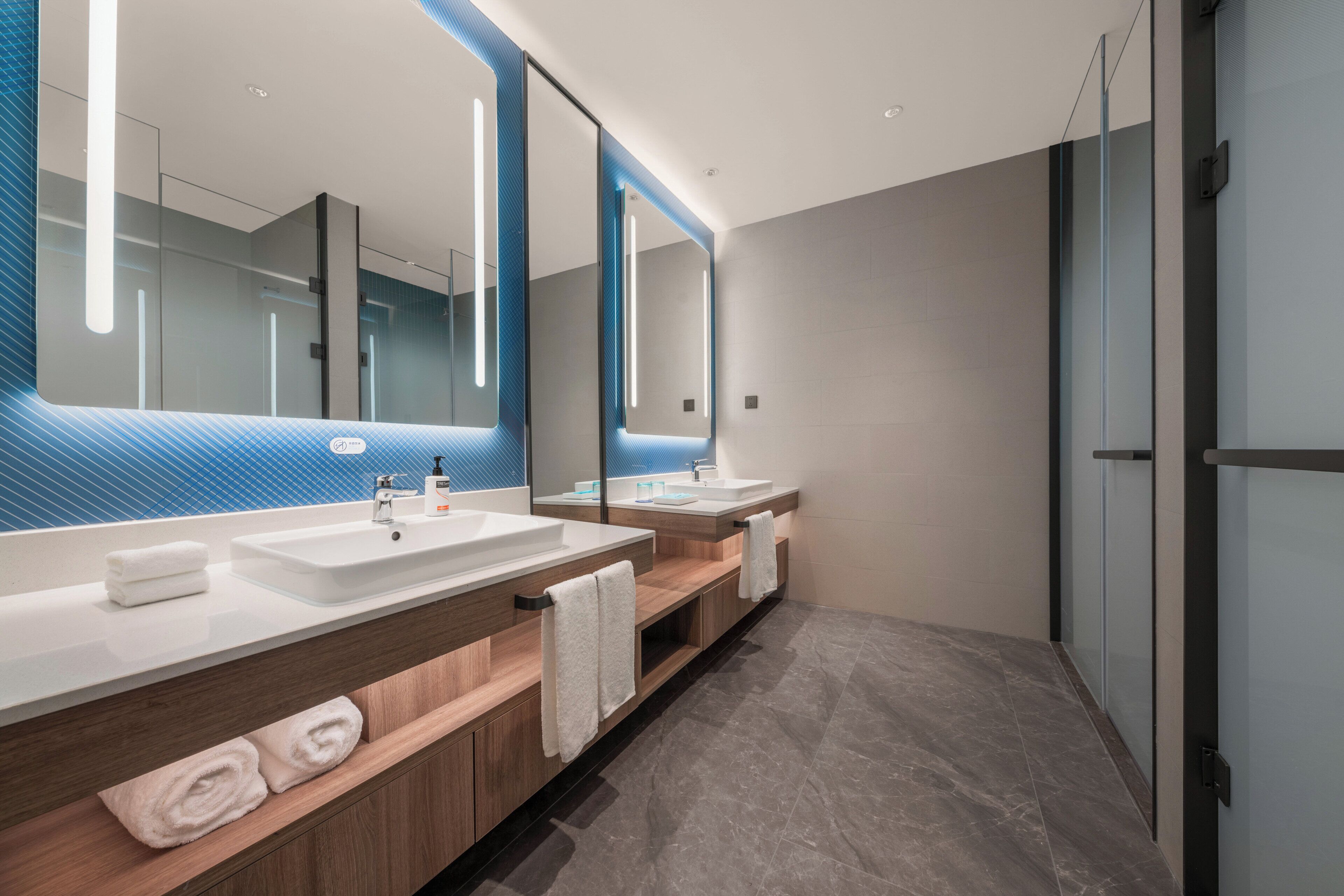 Photo - Holiday Inn Express Shenzhen Futian Center by IHG