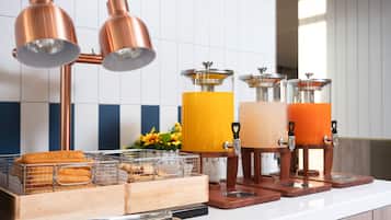 Café da manhã com buffet grátis todos os dias