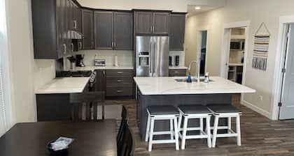 New Construction Home, 1 block to Legendary Surf District/ Blocks to downtown