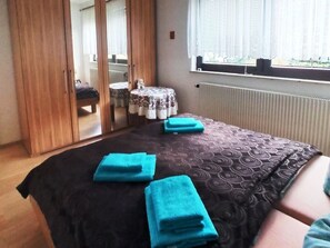 3 bedrooms, free WiFi, bed sheets
