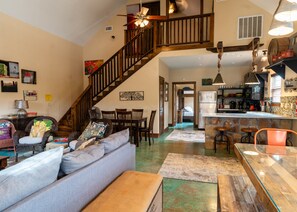 TV - Absolute Paradise •Sleeps 15 w/3bdrm•Pool & Patio•FREE Frio Access@ConcanVIP (Concan)