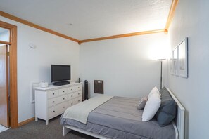 1 dormitorio, escritorio, Internet y ropa de cama