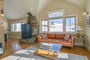 TV - 'CB Trailhouse' - Walk to Meridian Lake! (Crested Butte)