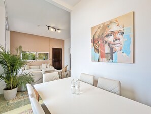 Apartment, 3 Bedrooms (4B) | Dining room