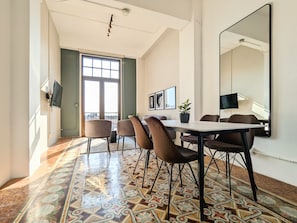 Apartamento, 2 quartos (2C) | Sala de jantar