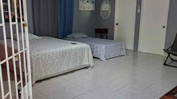 1 habitación, tabla de planchar con plancha y wifi gratis