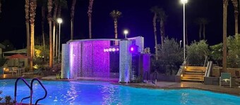 Grandview at Las Vegas SUPER BOWL Sleeps 4, 1 King and 1 Queen Sofa Bed Suite
