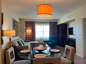 Living area - Grandview at Las Vegas SUPER BOWL Sleeps 4, 1 King and 1 Queen Sofa Bed Suite
(Las Vegas)