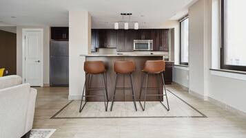 Apartemen Superior | Dapur pribadi | Lemari es, microwave, oven, dan kompor