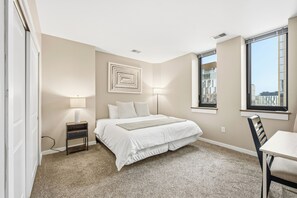 Premium Apartment | 2 bedrooms, iron/ironing board, free WiFi, bed sheets - Modern Downtown Apartment (Detroit)